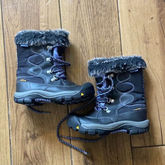 Keen size 11 youth winter boot - Picture 1 of 6